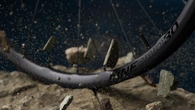 Bontrager Vorderrad Bontrager Line Pro 30 TLR 27.5 Disc 110m Produktbild 5